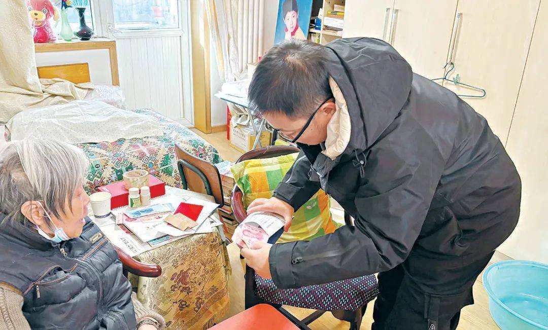 窗帘”约定……上门照料让独居老人不孤单！凯时尊龙节日守护、日常暖心、居家服务、“(图2)