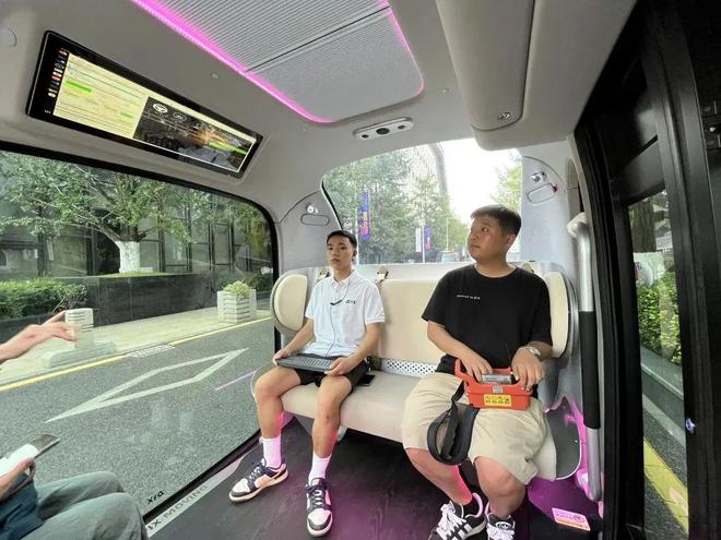） 十年前压箱底的作文如今竟然z6尊龙网站00后看数博（三(图2)